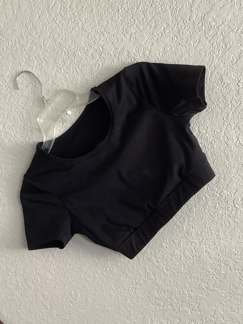 Women's Black Short-Sleeve Scoop Neck Crop Top